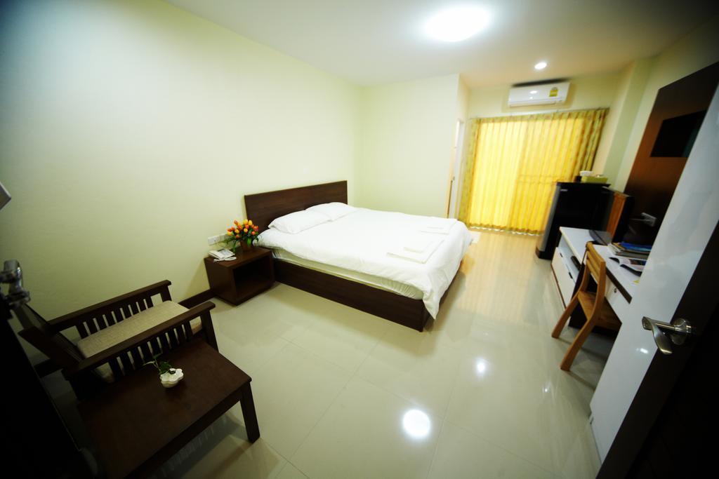 Central Place Serviced Apartment Chonburi Quarto foto